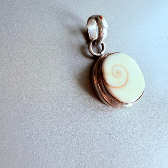 Gomati Shiva Eye Chakra Natural Shell Sterling Silver 925 Pendant Charm 1.2" - Picture 2 of 8